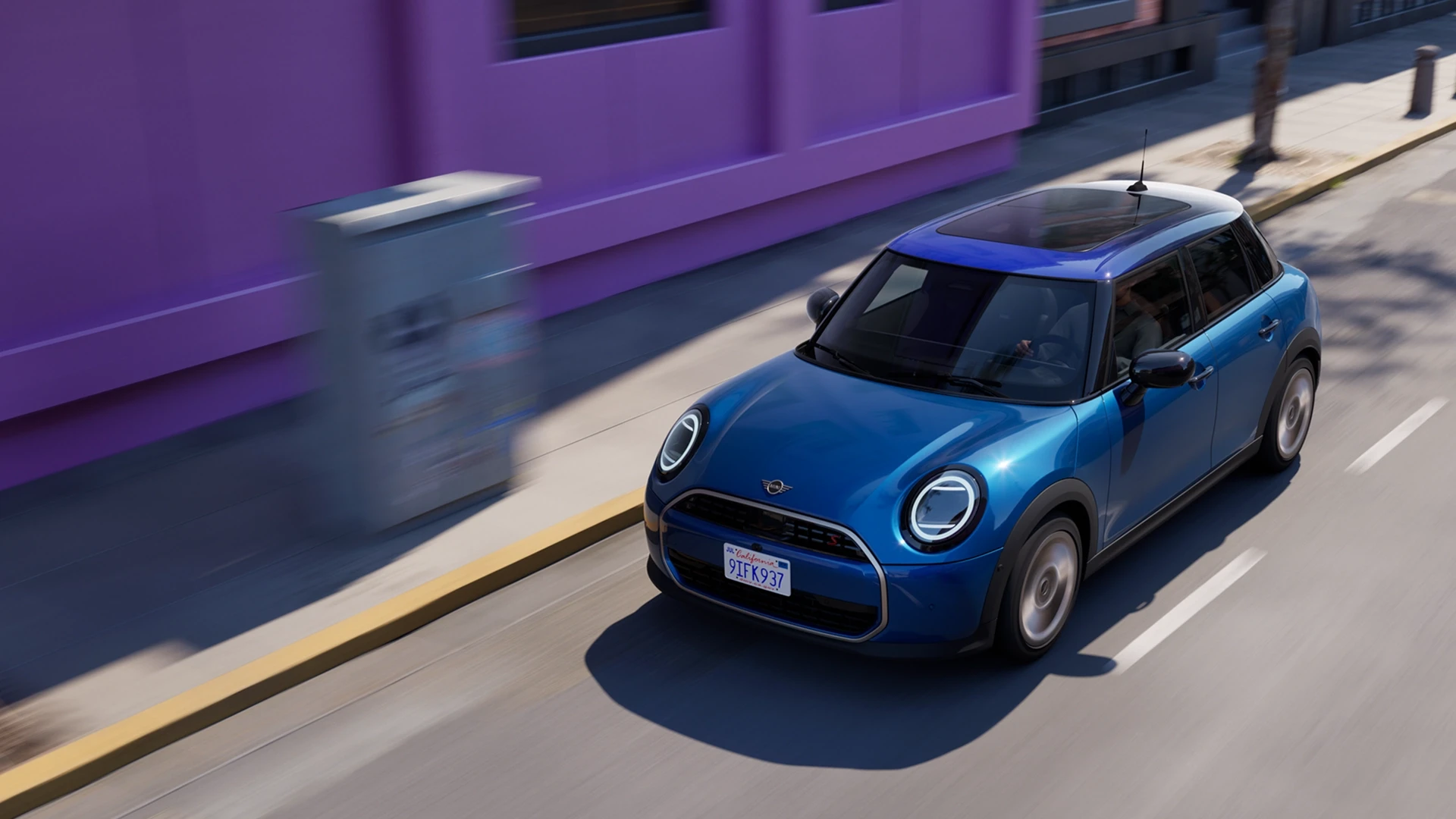 MINI Cooper 5-dører – sett fra siden – Icy Sunshine