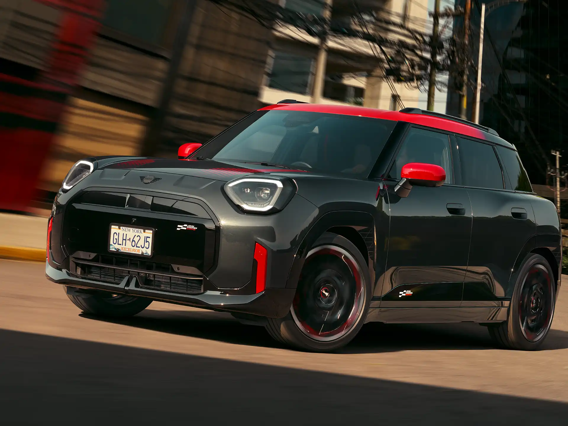 MINI John Cooper Works – J05 JCW sett fra siden