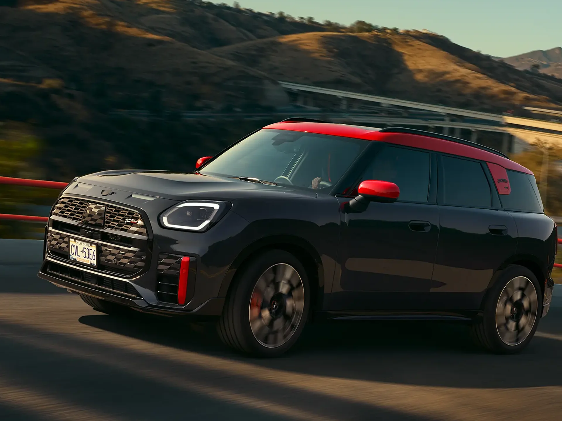 MINI John Cooper Works – U25 JCW sett fra siden